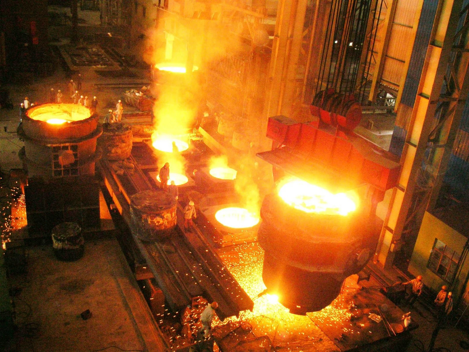 Used as hot treatment agent for steelmaking and aluminum alloy.